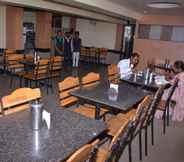 Restoran 6 Hotel Megharaj