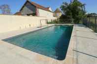 Swimming Pool Le Manoir de Hauterive