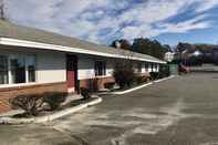 Exterior Town Line Motel