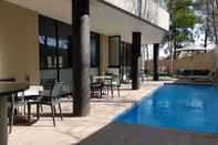 Kolam Renang Weom Apartments