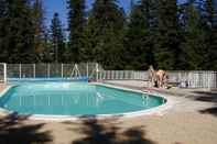 Swimming Pool Le Blanchon Hotel