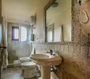 In-room Bathroom 5 Agriturismo Airone