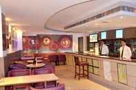 Bar, Cafe and Lounge Elm Tree