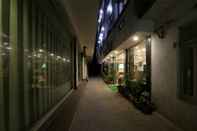 Bangunan Hotel Katra Residency