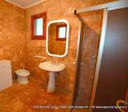 In-room Bathroom 4 Lignano Exclusive With Pool