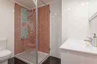 In-room Bathroom Elias Garcia III by An Island Apart