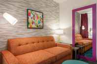 Common Space Home2 Suites by Hilton Sarasota - Bradenton Airport, FL