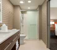 Toilet Kamar 2 Home2 Suites by Hilton Sarasota - Bradenton Airport, FL