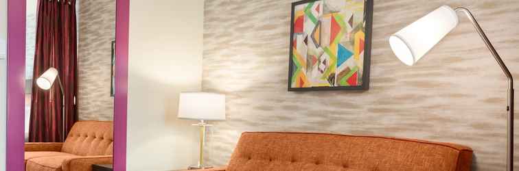 Lobby Home2 Suites by Hilton Sarasota - Bradenton Airport, FL