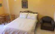 Kamar Tidur 2 2 Bedrooms Apartment by Paul