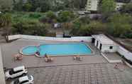 Kolam Renang 4 Hotel Tania Searock