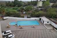 Swimming Pool Hotel Tania Searock