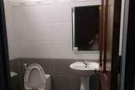 Toilet Kamar IQ Hotel