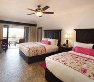 Kamar Tidur 4 2 BD Family Suite at Cabo San Lucas