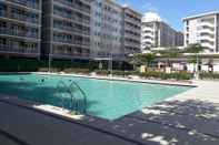 Swimming Pool Trees Residences by Jhoy