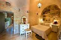 Bedroom Arapakis Historic Castle