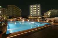 Swimming Pool Hotel Avila In