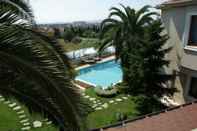 Swimming Pool Parla Viens Suites