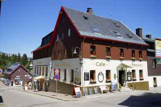 Bangunan 4 Pension und Café König