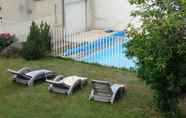 Swimming Pool 2 Hôtel Le Cerizay