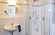 In-room Bathroom 4 Gaestehaus Vogl