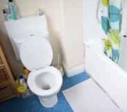 Toilet Kamar 4 Lovely Victorian Flat for 6 in Stoke Newington