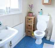 Toilet Kamar 3 Lovely Victorian Flat for 6 in Stoke Newington