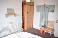 Bedroom Lovely Victorian Flat for 6 in Stoke Newington