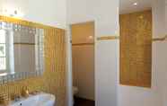 In-room Bathroom 7 La Maison Du Peintre En Provence