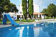 Swimming Pool Hotel Dolphin