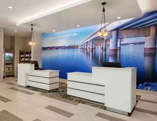 Lobby 2 La Quinta Inn & Suites by Wyndham Rock Hill