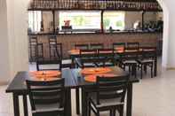 Bar, Cafe and Lounge Apartment Club Playa Flores