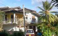 Bangunan 4 Riveston Holiday Home Stay