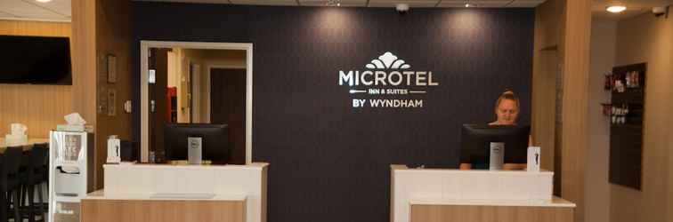 Lobi Microtel Inn & Suites by Wyndham Limon