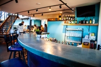 Bar, Kafe, dan Lounge Blue Wave Inn