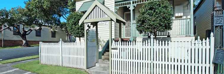 Exterior Stallard Cottage