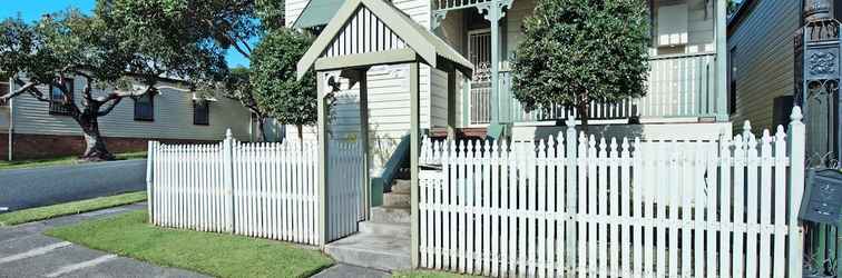 Exterior Stallard Cottage