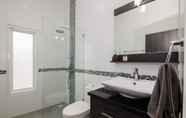 Toilet Kamar 6 Private  4 Bedroom Pool Villa L28