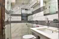 In-room Bathroom Hotel Venkatesh Regency