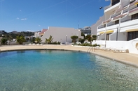 สระว่ายน้ำ Albufeira Sea View by Rentals in Algarve (51)