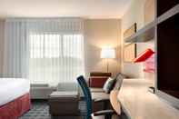 Common Space TownePlace Suites by Marriott Milwaukee Grafton