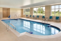 Swimming Pool TownePlace Suites by Marriott Milwaukee Grafton