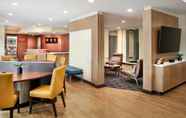 Functional Hall 3 TownePlace Suites by Marriott Milwaukee Grafton