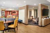 Functional Hall TownePlace Suites by Marriott Milwaukee Grafton
