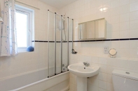 In-room Bathroom Bramerton Court