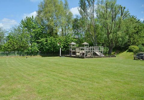 Others Pet-friendly lakeside house on Spring Lake in the Cotswold Water Park