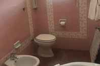 Phòng tắm bên trong Cinquestelle-albergo del centro storico