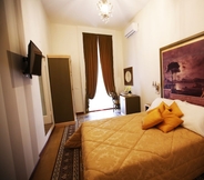 Kamar Tidur 7 La Bella Napoli B&B