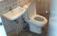 Toilet Kamar 6 Neutron Bungalow