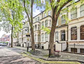 Exterior 2 Elegant Shepherds Bush Home by Kensington Olympia